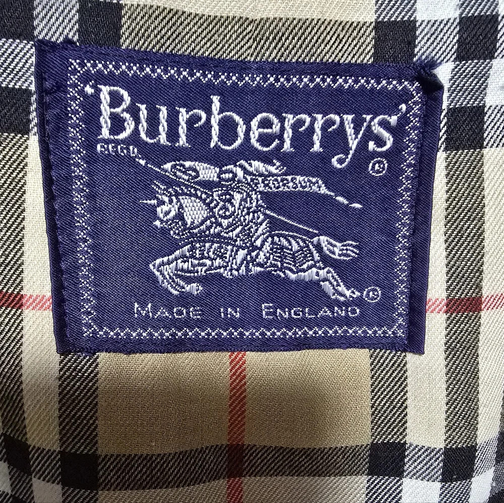 Vintage Burberry Classic Beige Trench Coat with Nova Check Lining - Picture 6 of 13